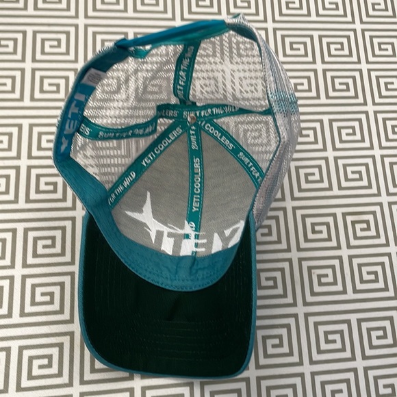 Yeti Hat - Picture 3 of 4